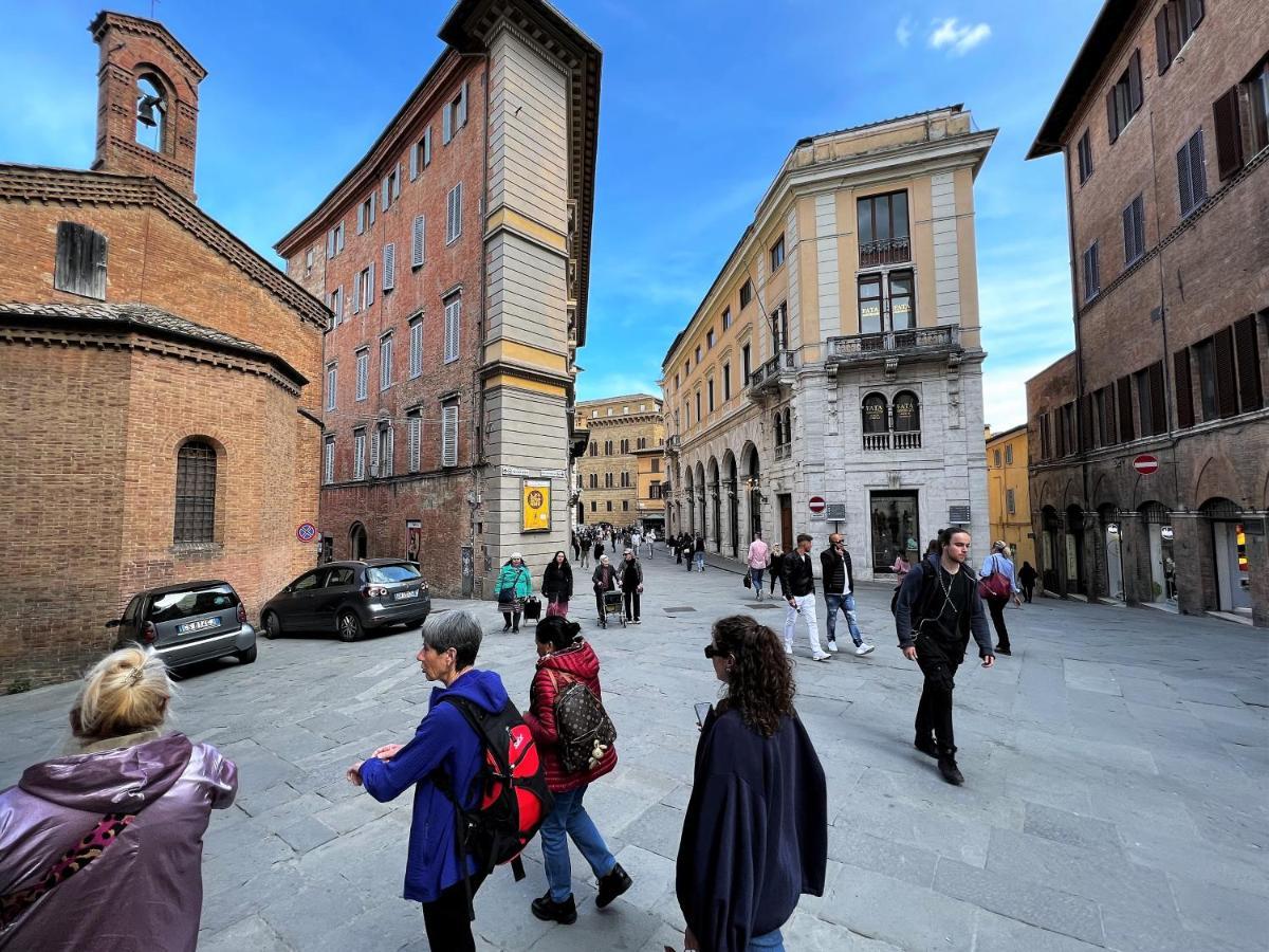 Casa Dany-At The Beginning Of The Main Street Siena Exterior foto